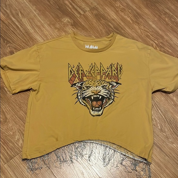 Def Leppard Graphic Short Sleeve Tee - Mustard worn one time for concert large - Picture 1 of 4
